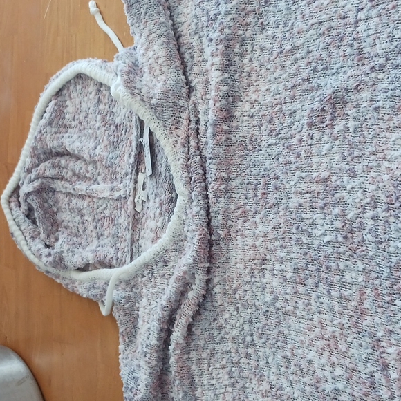 Sweater with hood - Picture 1 of 7